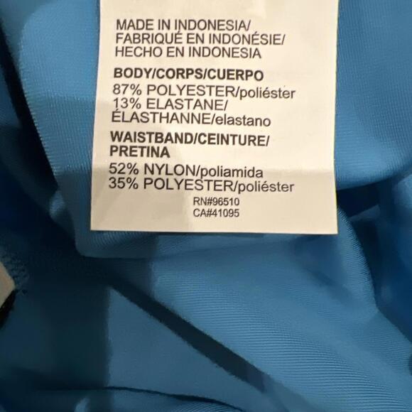 $30 Under Armour Women's HeatGear Mid Rise Shorty 3” Shorts Size Small Blue - Picture 6 of 6